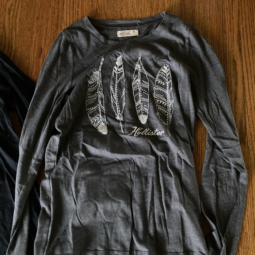 Hollister tops - Picture 2 of 5